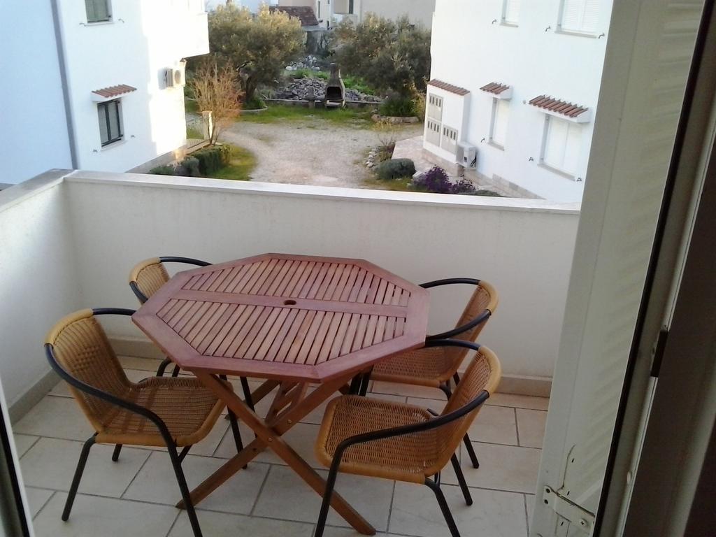 Apartment Kiko Rogoznica  Bilik gambar